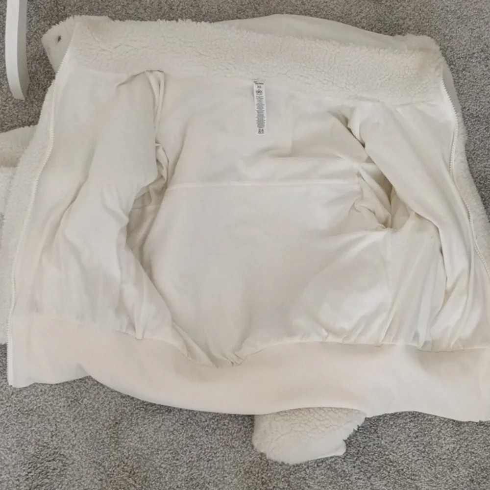 ALO Yoga Foxy Sherpa Jacket Ivory Size XS - Picture 5 of 12